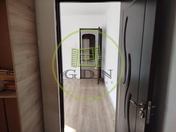 Apartament cu 3 camere semidecomandat în Valenta