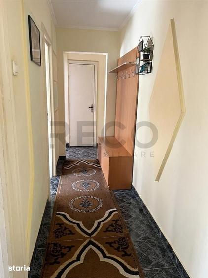 Apartament cu 3 camere semidecomandat în Nufărul