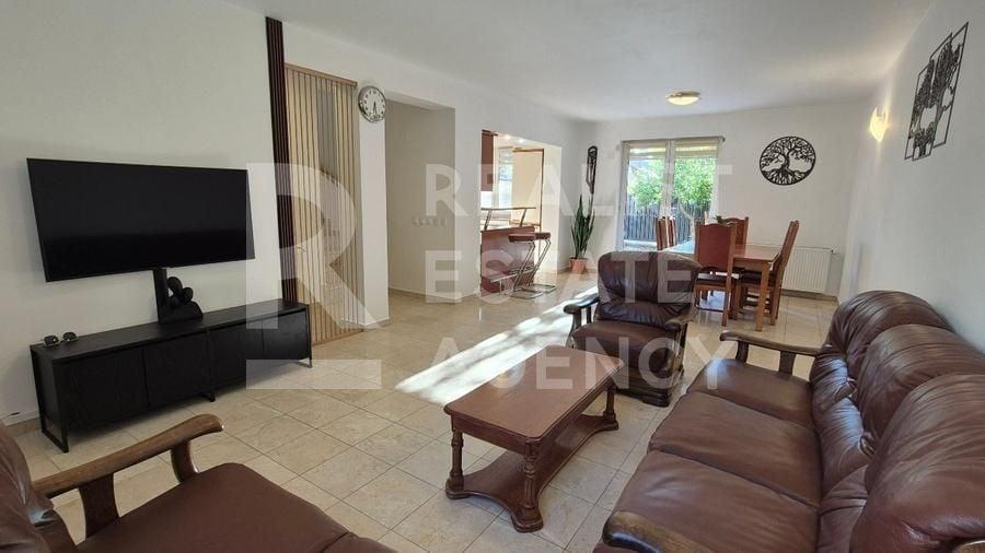 Duplex cu 5 camere cu Canalizare în Central