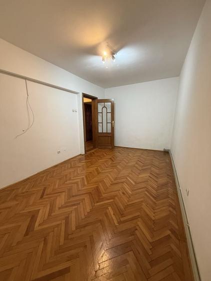 Apartament cu 3 camere decomandat în Dorobanți