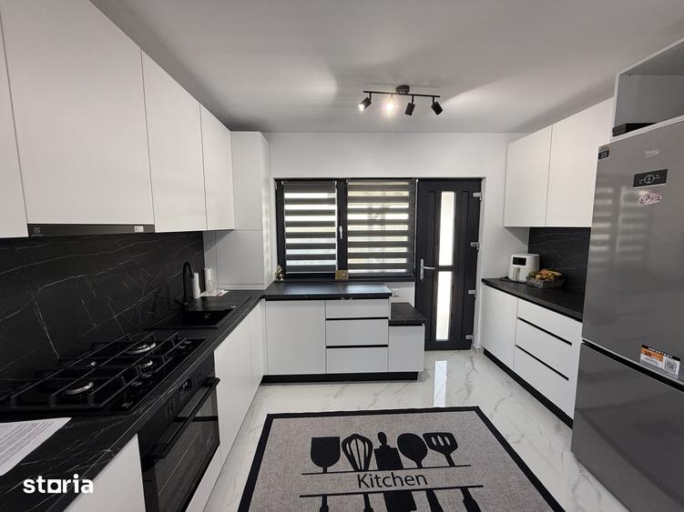 Casă cu 4 camere cu Teren 448 Mp în Bănești