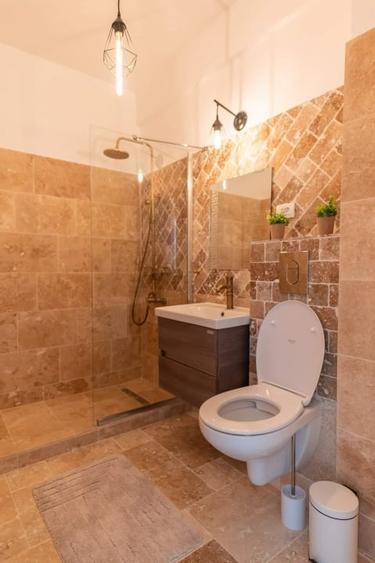 Apartament cu 2 camere decomandat, mobilat în Universitate