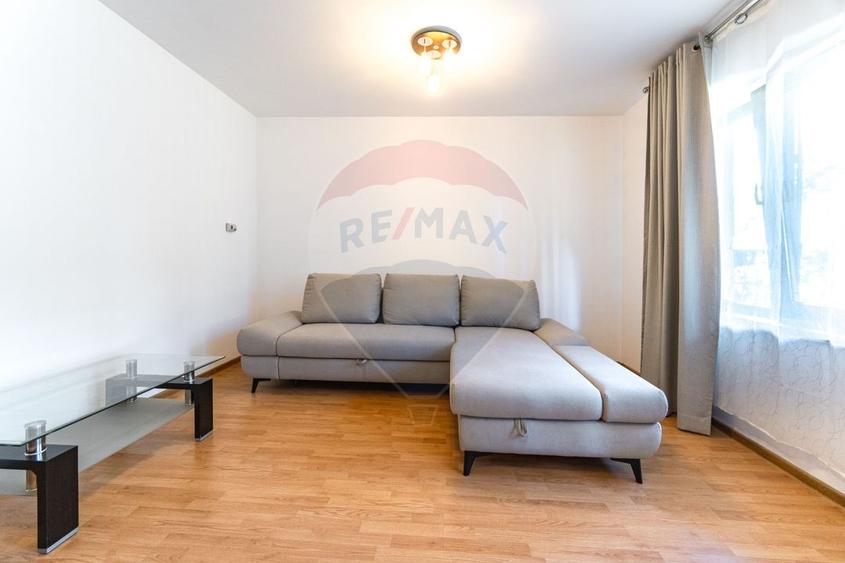 Apartament cu 2 camere decomandat în Tractorul