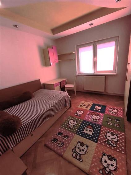 Apartament cu 3 camere decomandat, mobilat în Unirii Sud