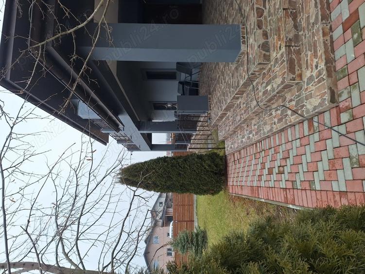 Casă cu 4 camere cu Teren 1453 Mp în Sculeni