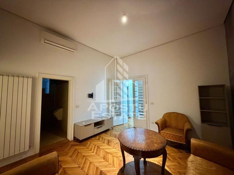Apartament cu 4 camere semidecomandat, mobilat în P-ța Maria
