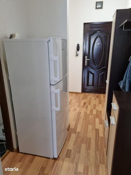 Garsonieră decomandată în Girocului