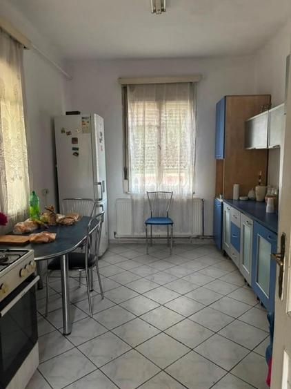 Casă individuală cu 3 camere cu Canalizare în Pârneava
