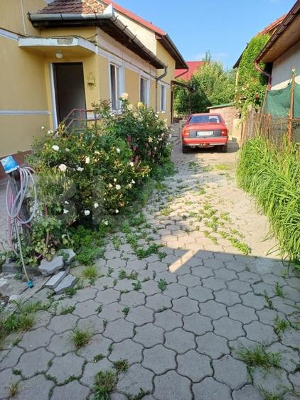 Casă individuală cu 6 camere cu Canalizare în Iris