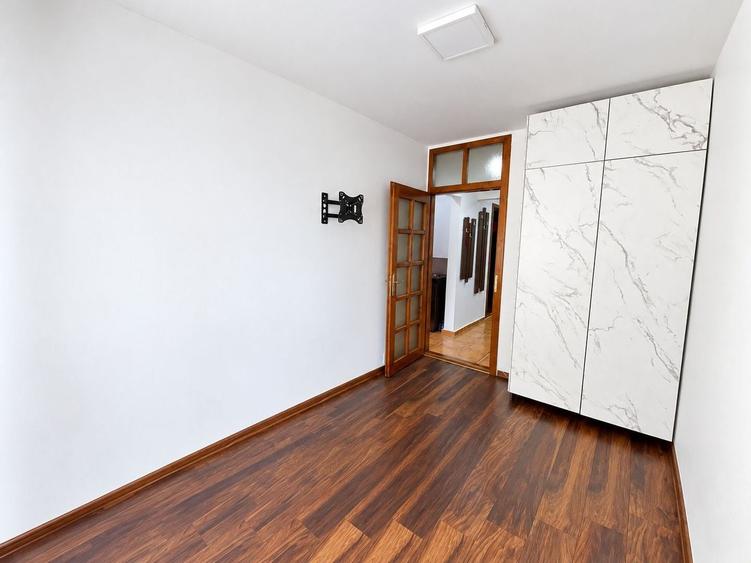 Apartament cu 3 camere decomandat, mobilat în Lipovei
