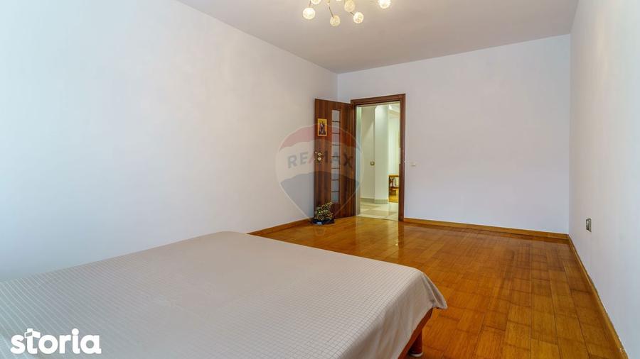 Apartament cu 3 camere, mobilat în Bună Ziua