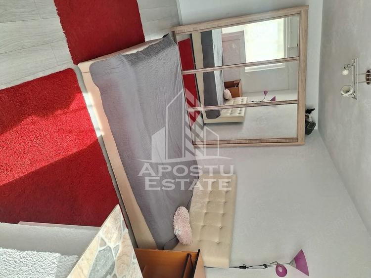 Garsonieră decomandată în Girocului