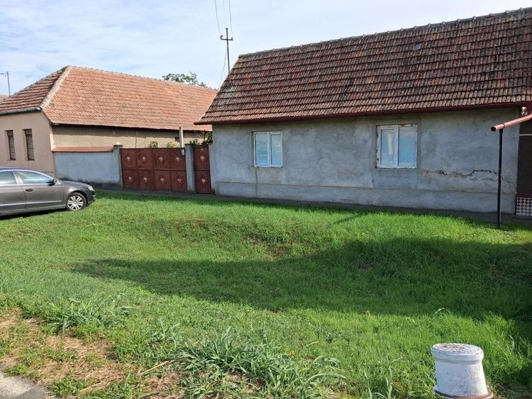 Casă cu 2 camere în Iratoșu