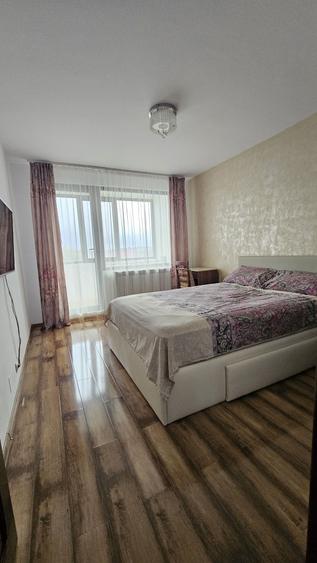 Apartament cu 3 camere semidecomandat în Central
