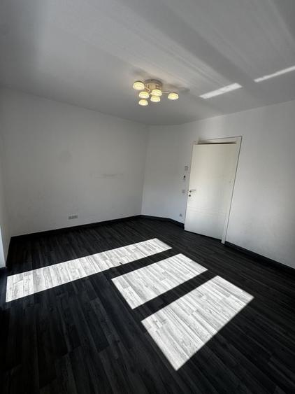Casă individuală cu 9 camere cu Canalizare în P-ța Unirii