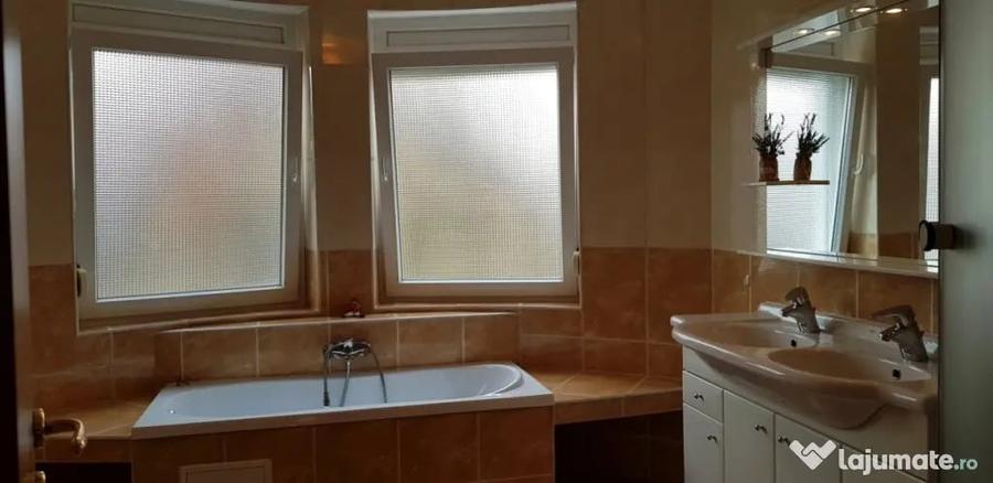 Casă cu 6 camere cu Teren 329 Mp în Trei Stejari
