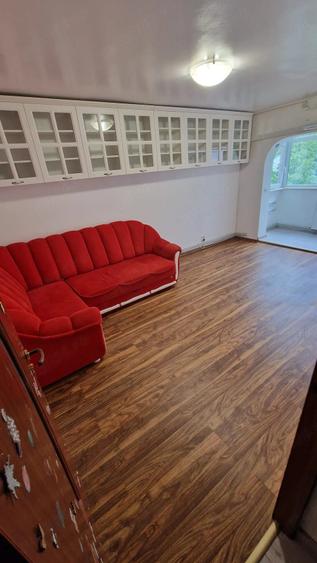 Apartament cu 3 camere decomandat, mobilat în Galata