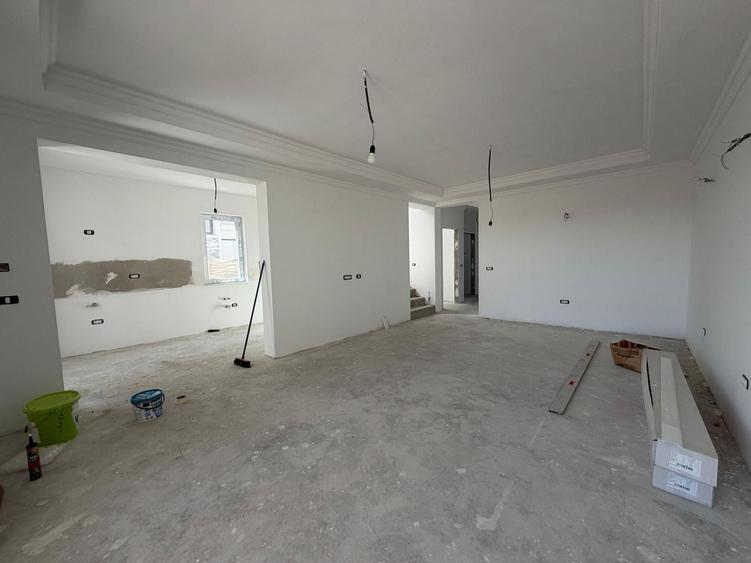 Duplex cu 5 camere cu Canalizare în Săcălaz