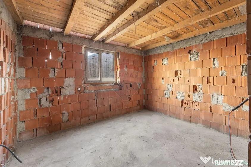 Casă cu 4 camere cu Teren 2056 Mp în Iratoșu