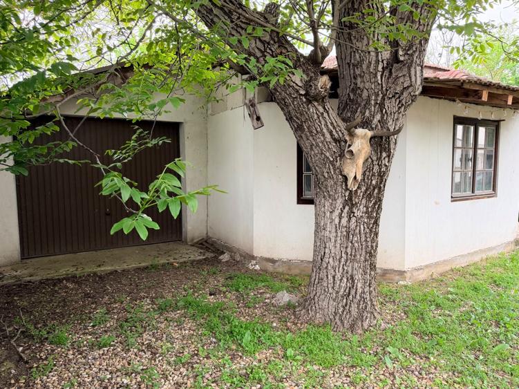 Casă cu 4 camere în Perișor