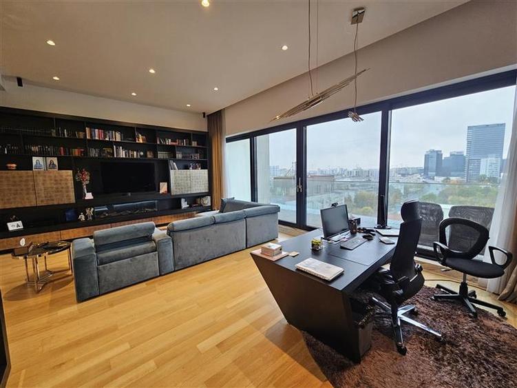 Apartament cu 6 camere decomandat, mobilat în Herăstrău