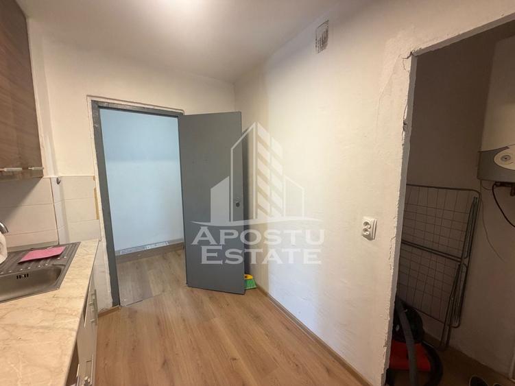 Apartament cu 2 camere semidecomandat, mobilat în Lipovei