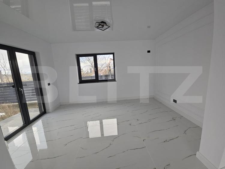 Duplex cu 4 camere cu Canalizare în Rediu