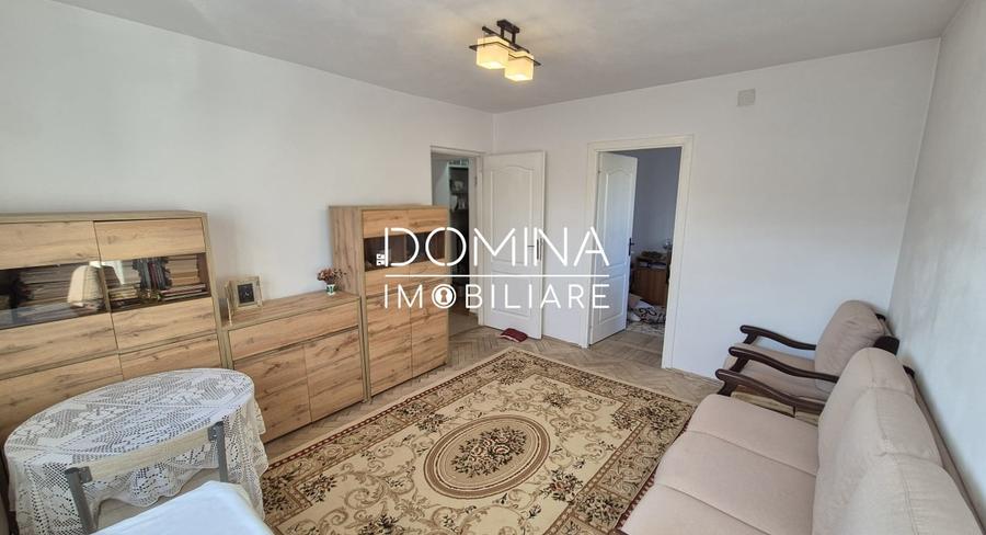 Apartament cu 3 camere semidecomandat, mobilat în 9 Mai