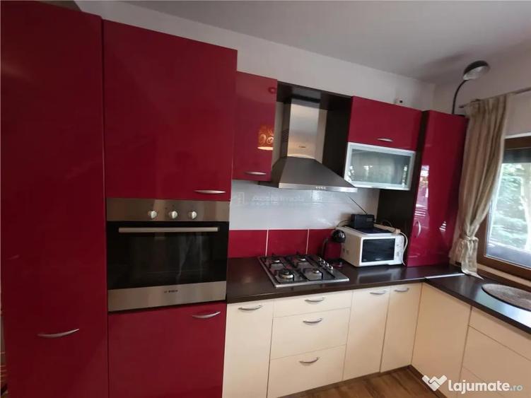 Casă cu 4 camere cu Teren 180 Mp în 1 Decembrie
