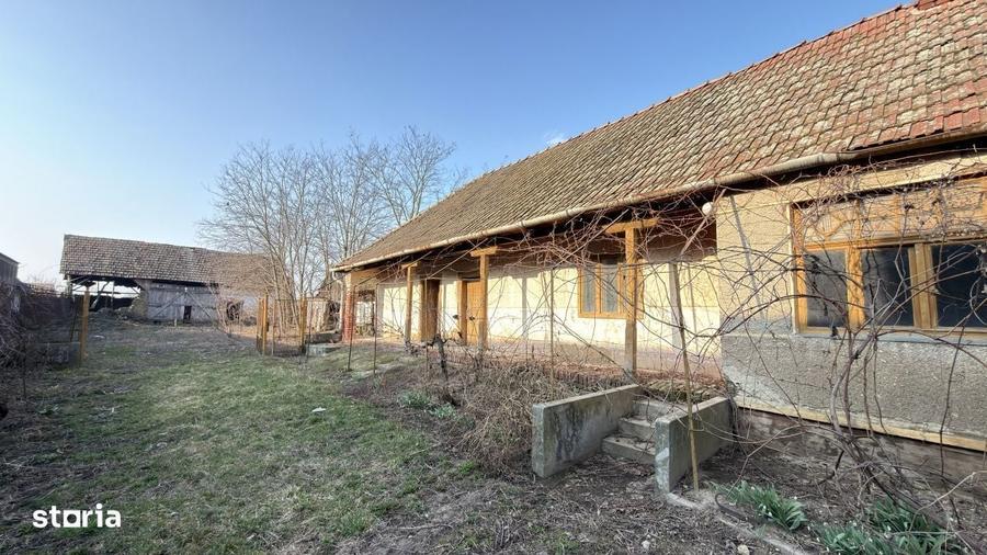 Casă cu 4 camere semidecomandat în Tiream