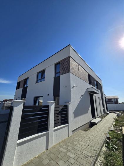 Casă cu 4 camere cu Teren 277 Mp în Torontalului