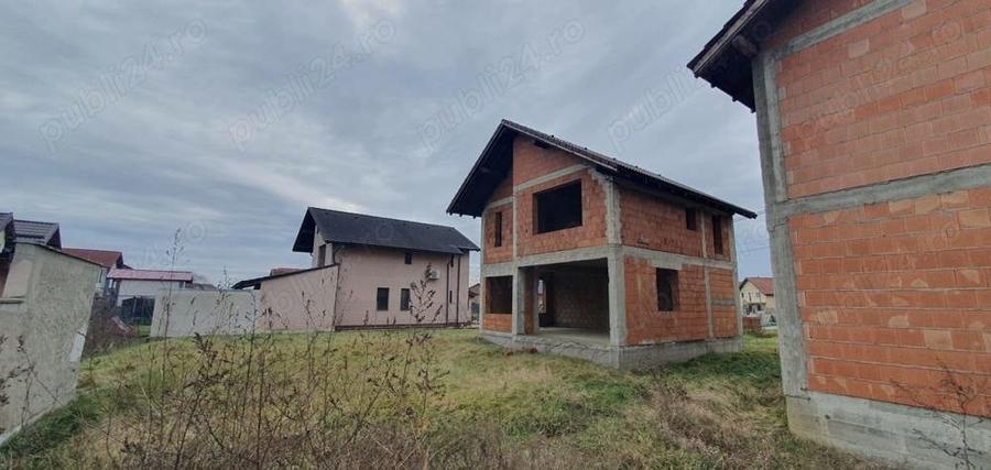 Casă cu 5 camere în Săcălaz