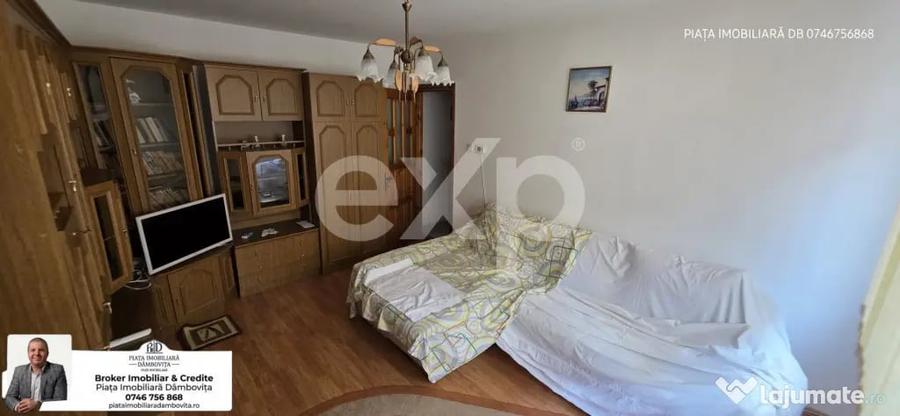 Apartament cu 3 camere decomandat în Micro 4