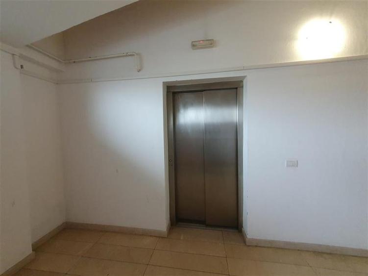 Penthouse cu 3 camere decomandat, mobilat în Girocului