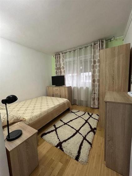 Apartament cu 3 camere semidecomandat în Dacia