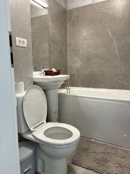 Apartament cu 3 camere decomandat în Fundeni