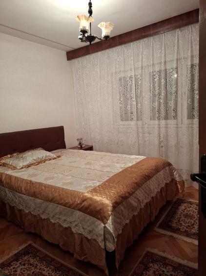 Apartament cu 3 camere decomandat în Aradului