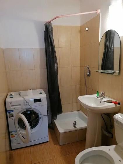 Apartament cu 2 camere semidecomandat, mobilat în Podu Roș