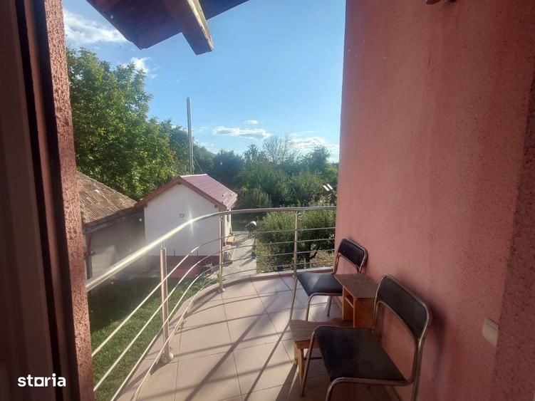 Casă cu 4 camere cu Teren 1000 Mp în Cristian