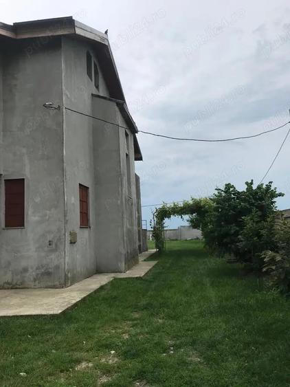 Casă cu 6 camere în Răzvani