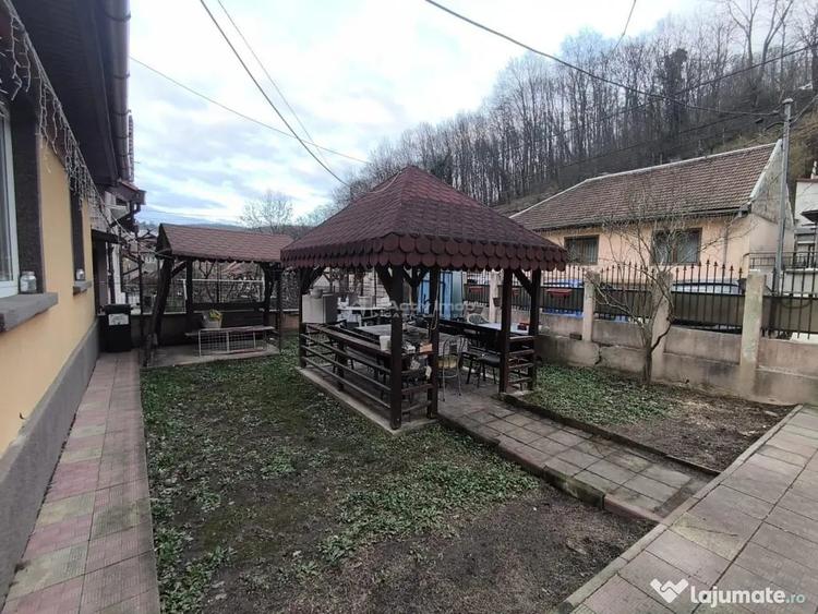 Casă cu 5 camere cu Teren 180 Mp în Muncitoresc