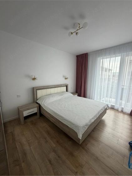 Apartament cu 3 camere semidecomandat în Florești