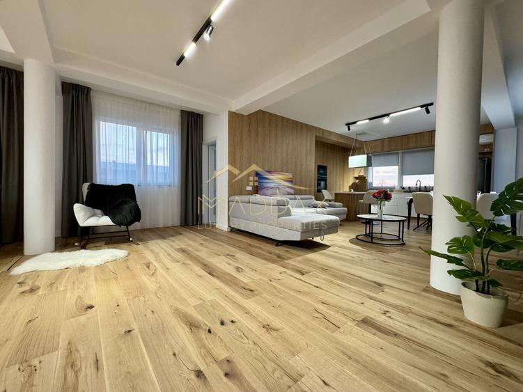 Apartament cu 4 camere decomandat, mobilat în Iancu Nicolae