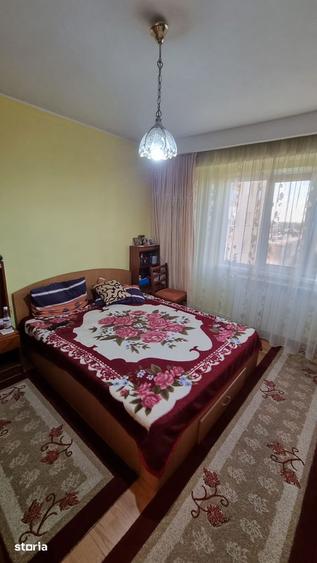 Apartament cu 3 camere decomandat, mobilat în Sud