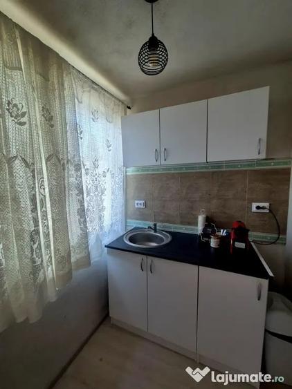 Casă cu 3 camere în Golfin