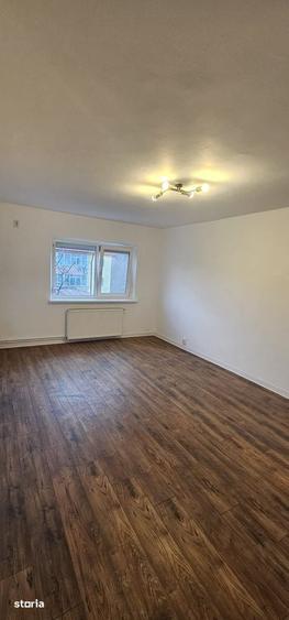 Apartament cu 3 camere decomandat în Nicolina