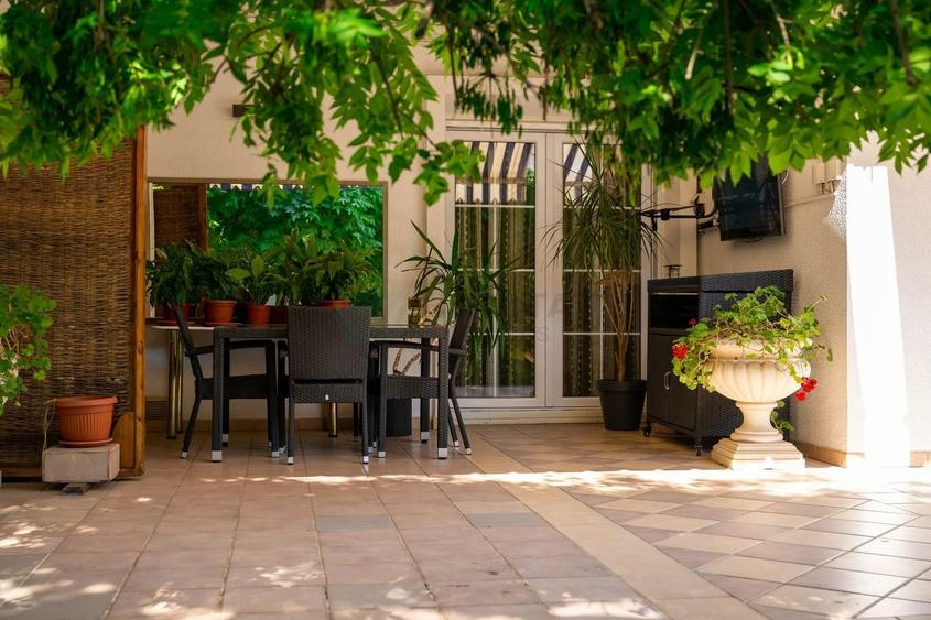 Casă individuală cu 6 camere cu Piscina în Nord