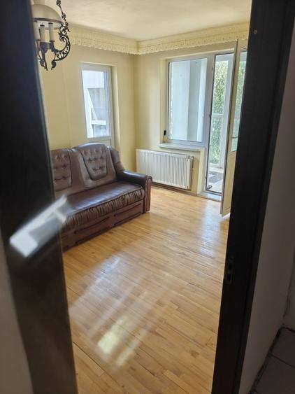 Apartament cu 3 camere decomandat în Exterior Vest
