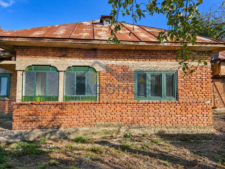 Casă individuală cu 5 camere cu Canalizare în Poienarii-Rali