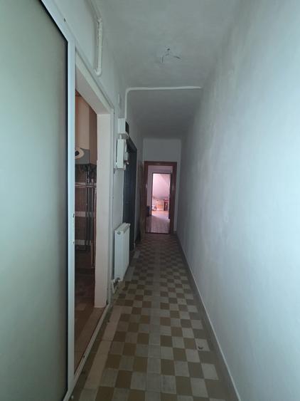 Apartament cu 4 camere decomandat în Universitate